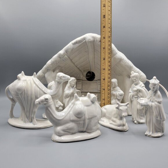 Vintage Ceramic Nativity Scene Set With Light Up Manger & Figurines Christmas - Picture 11 of 12